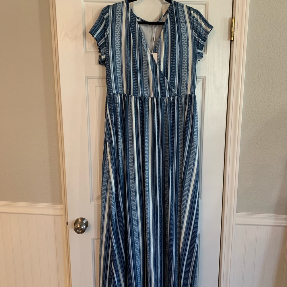 Nursing friendly stipend maxi. New w/tags